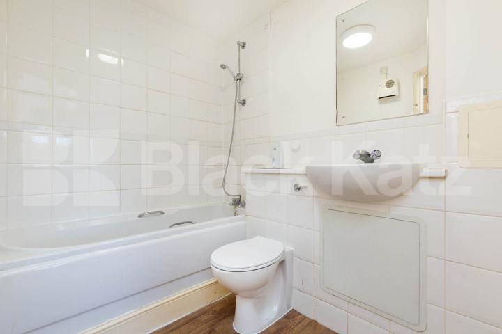 Large 1 bedroom property short walk to Bounds Green Station Cline Road, Bounds Green